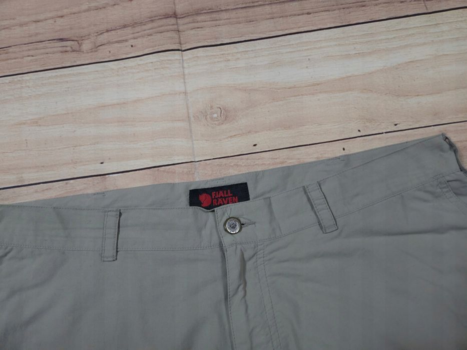 FJALLRAVEN Spodenki Cargo Beżowe Logowane r. 52