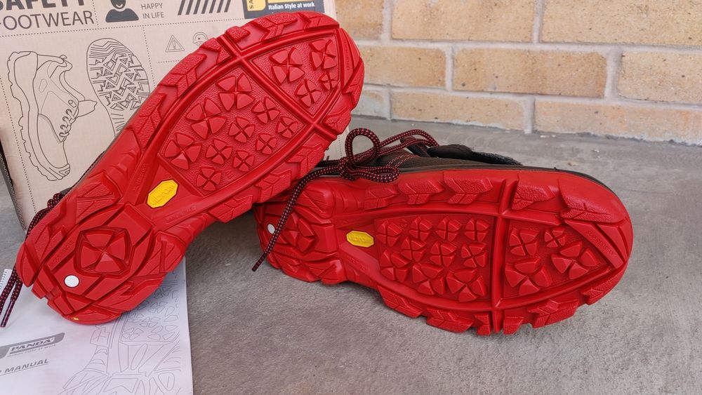 Panda obuwie robocze vibram nowe 43