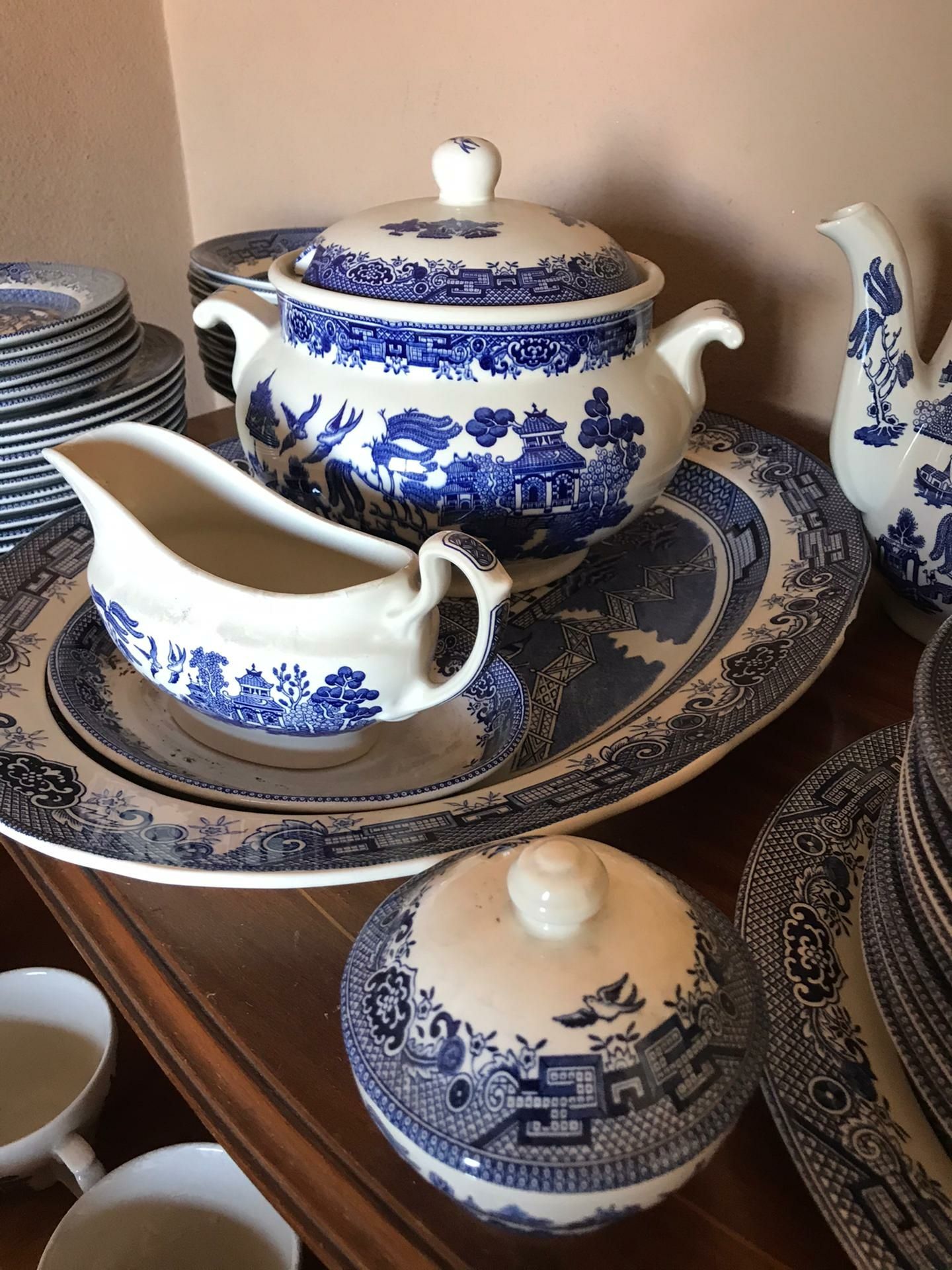 Baixela de porcelana Inglesa, Churchill Blue Willow-106 peças