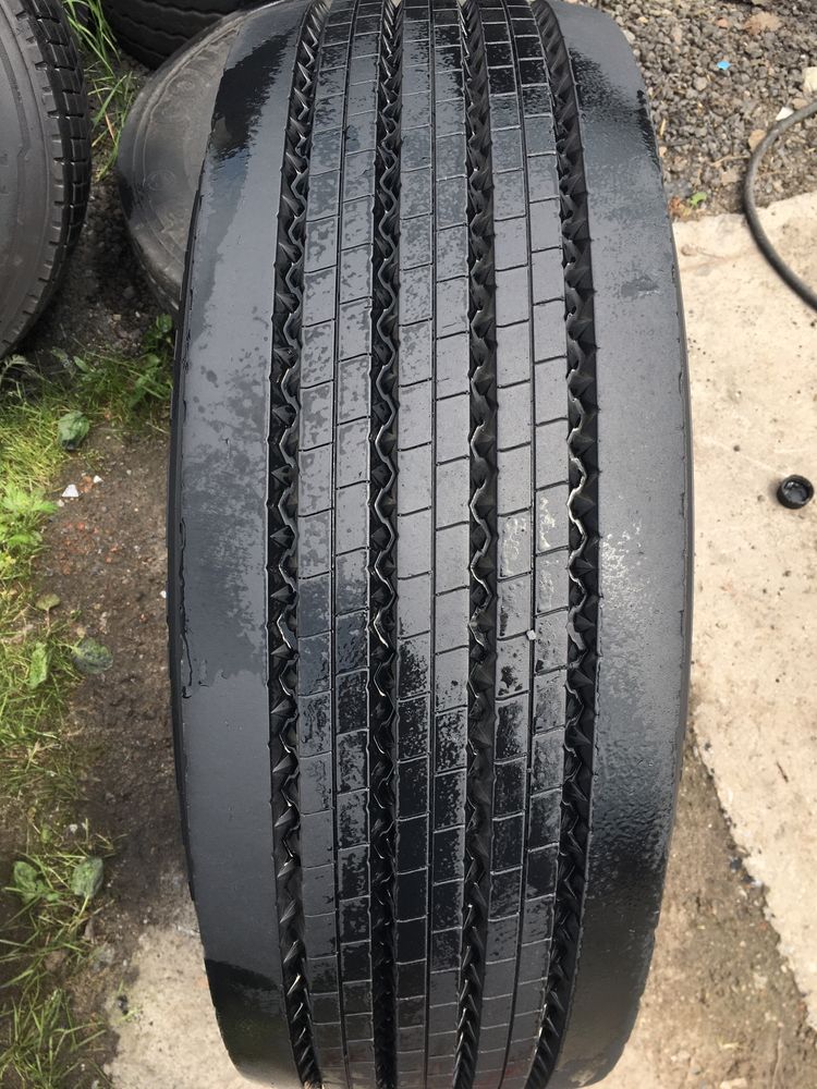 285/70r19.5 Continental HTR1