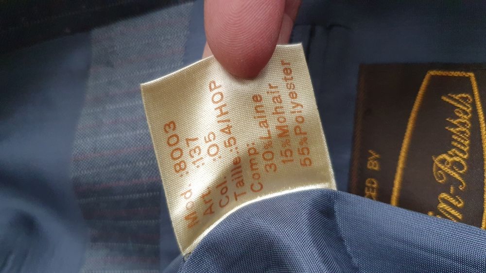 Отдам даром мужской костюм