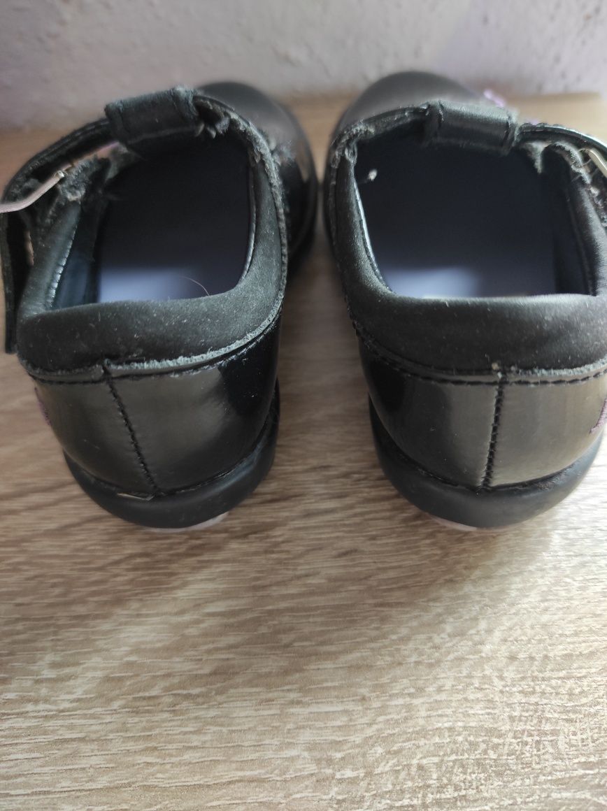 Clarks 20 4F lakierki baleriny dla dziewczynki motylek