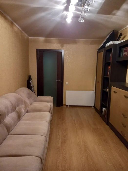 2к.кв. з ремонтом, поруч метро, р-н Одеська