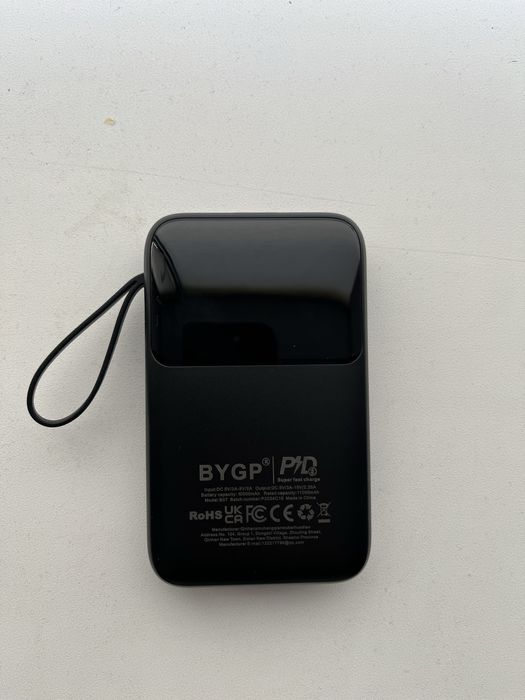 Павербанк з своєю зарядкою