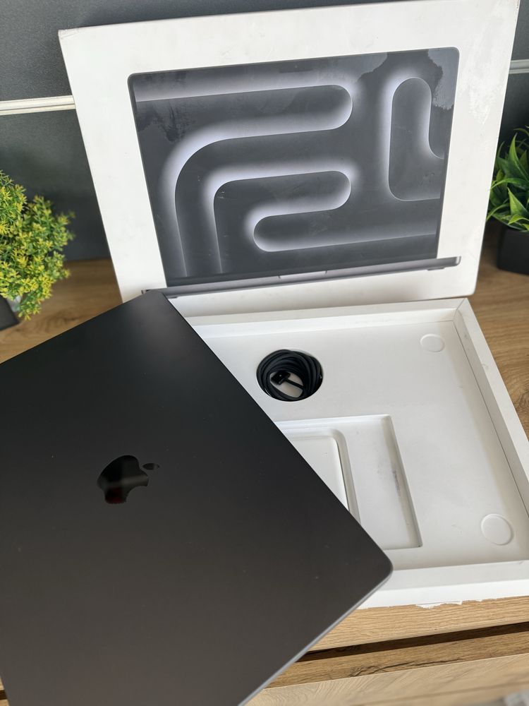 Apple MacBook M3 Pro 16" 36/1TB  !  Як Новий !  Open BOX