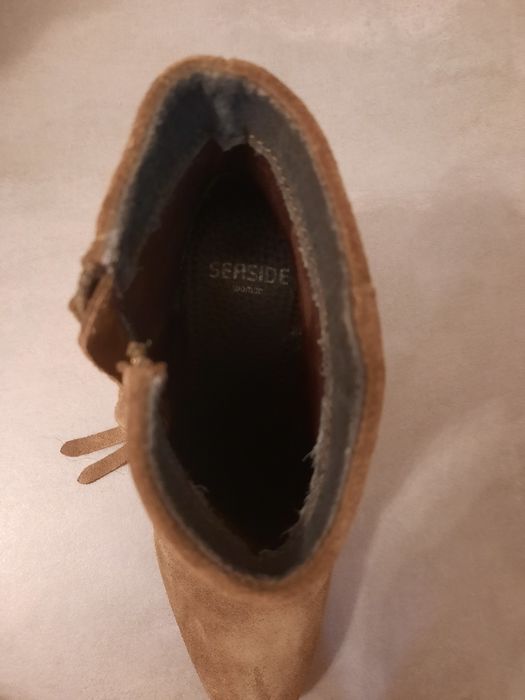 Botas com tacão praticamente novas