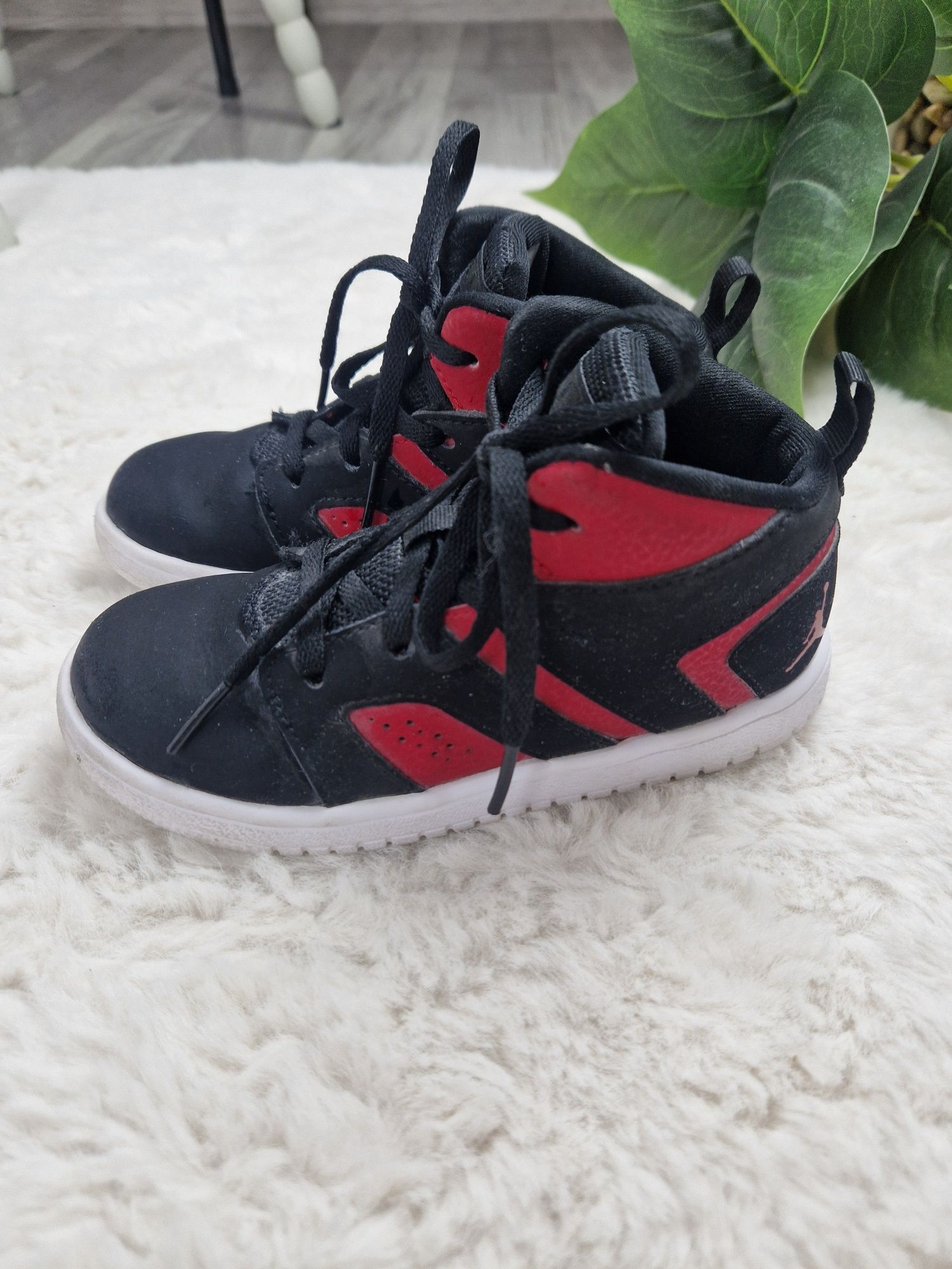 Buty chłopięce za kostkę Jordan oryginalne czarne 27