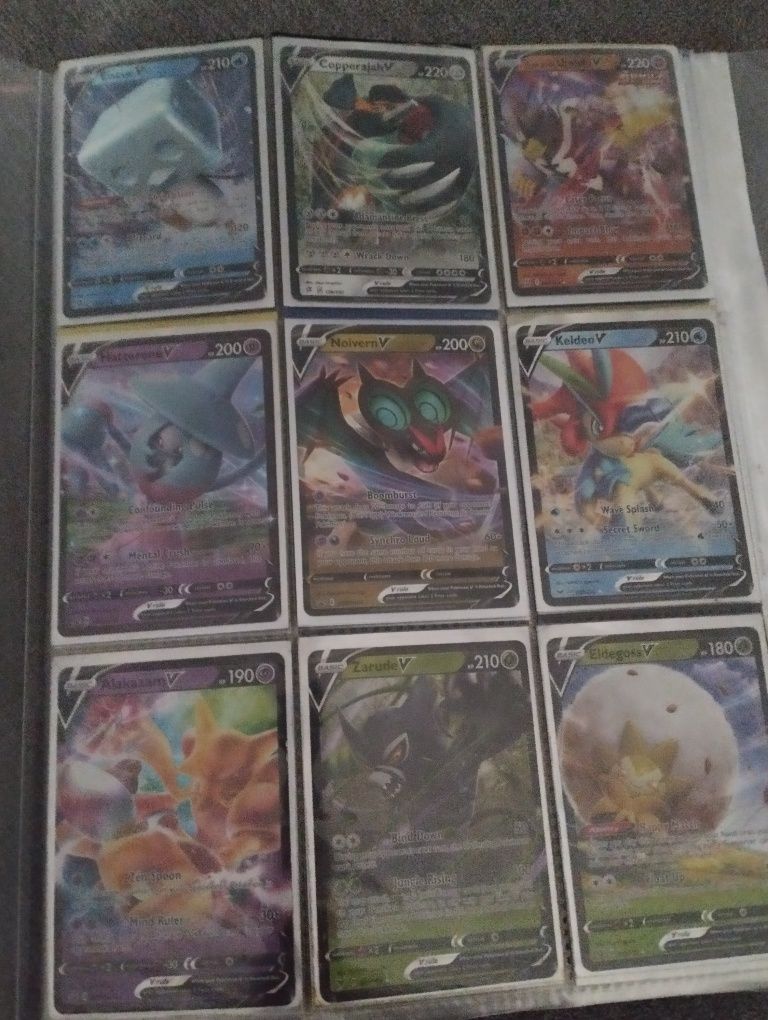 Album z kartami pokemon rzadkimi