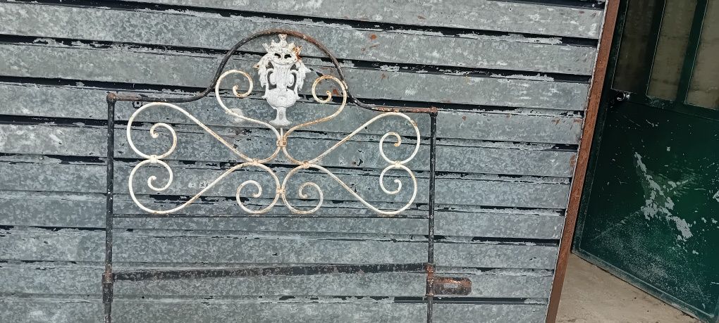 Cabeceira de cama em ferro