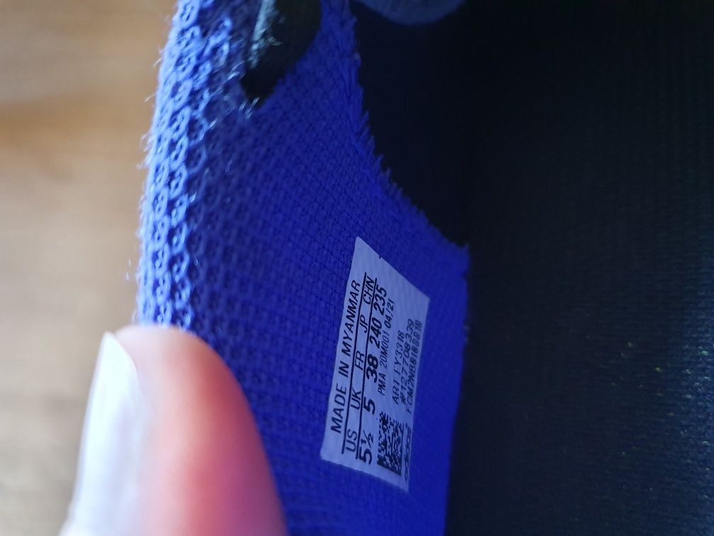 Korki adidas r 38,  świetny stan