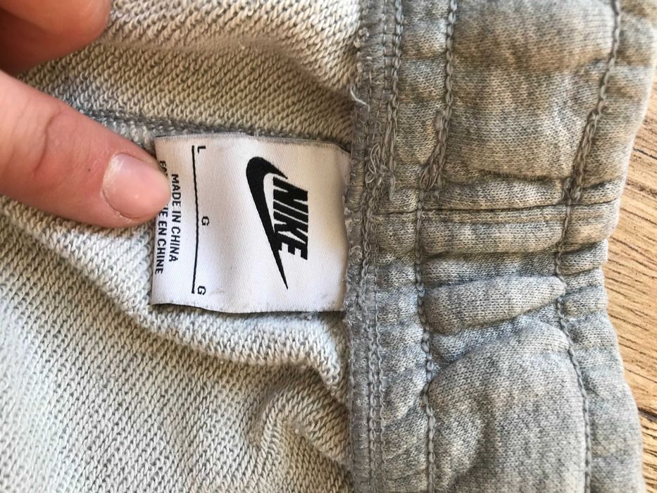 Spodnie dresowe Nike z szerokimi nogawkami rozm.  L ( nowa kolekcja)