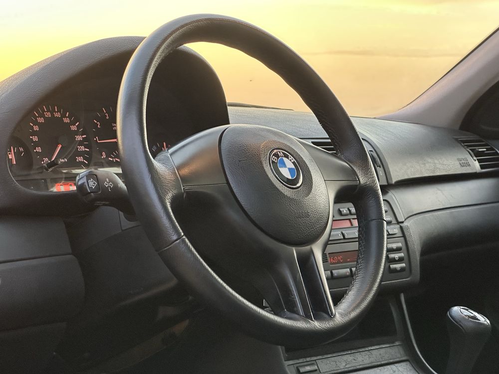 BMW E46 3118i.
