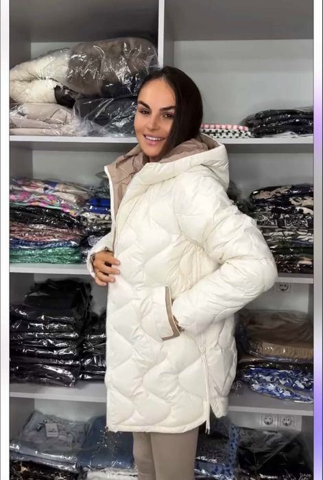 Куртка демісезонна молочного кольору легка тепла