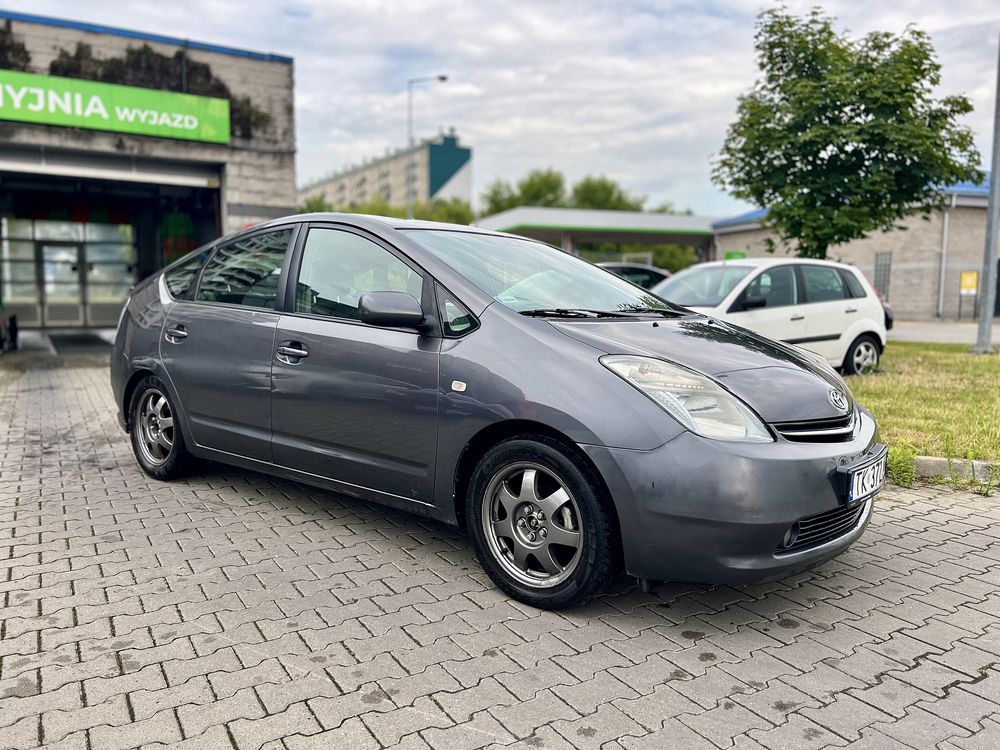 Samochód do Wynajęcia Wynajem Aut pod cele osobiste Prius Automat
