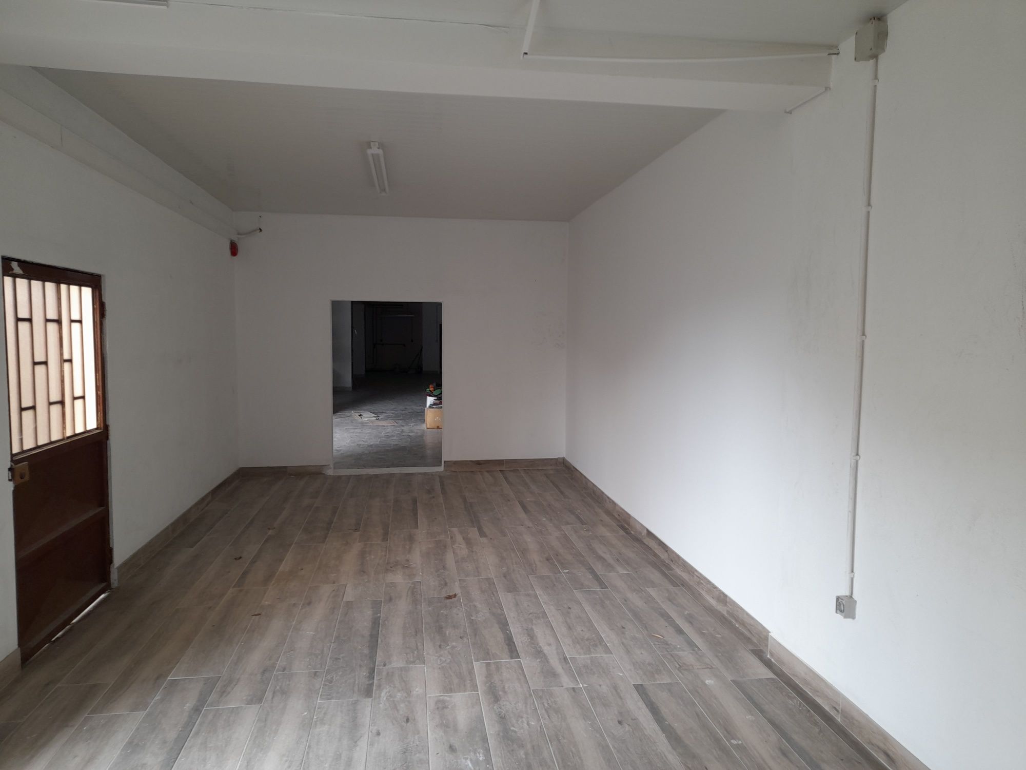 Arrendo pavilhao com 350m2