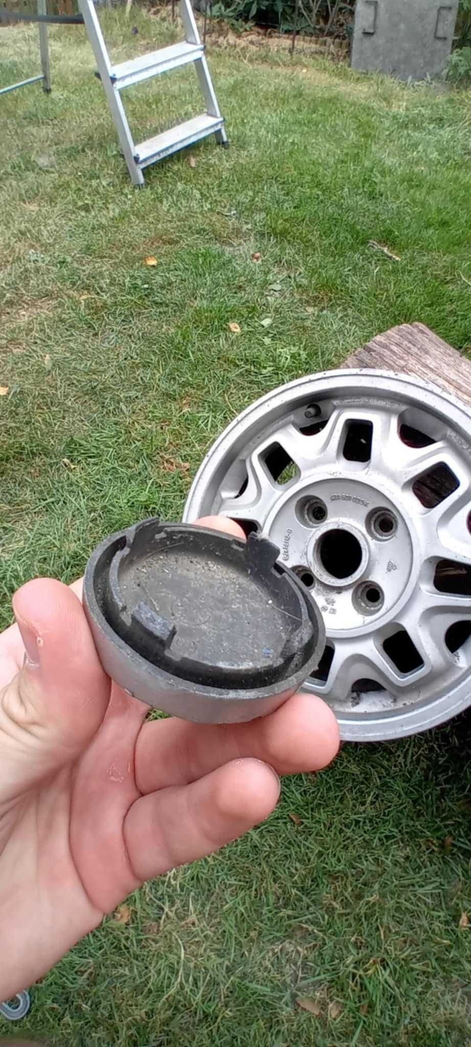 Felgi audi 80 b3 dwie sztuki 4x100 rozmiar 14