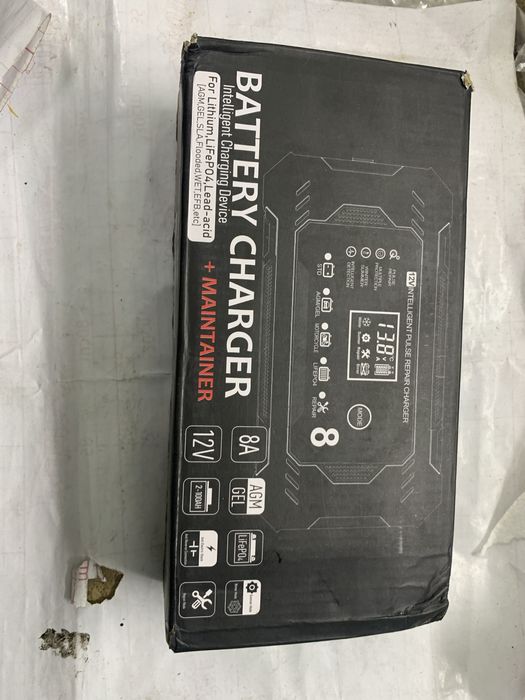 Продам автоматическое зарядное устройство 12В  8А