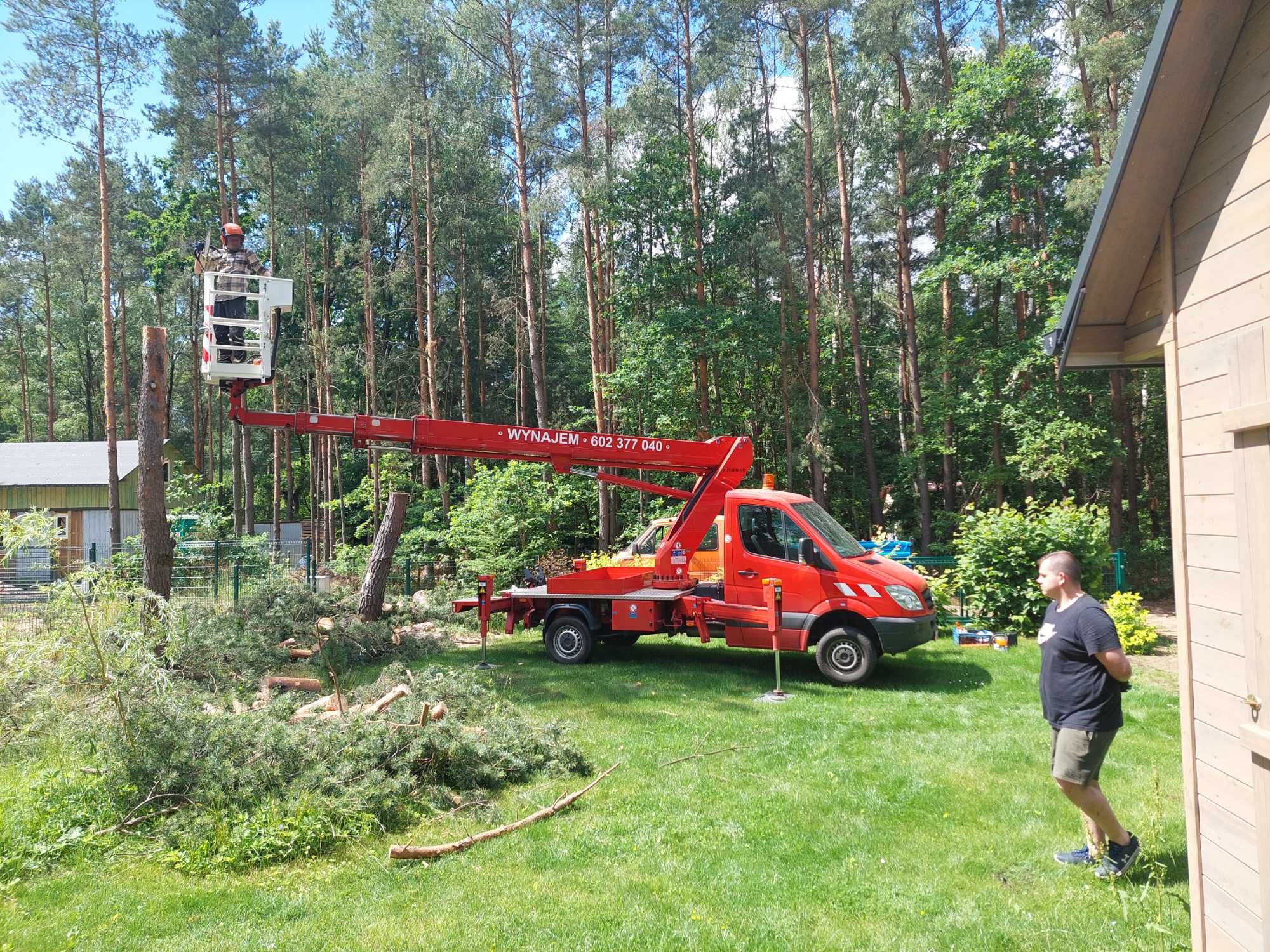 Podnośnik koszowy 22m,  wycinka  drzew//zielonausługa.pl//