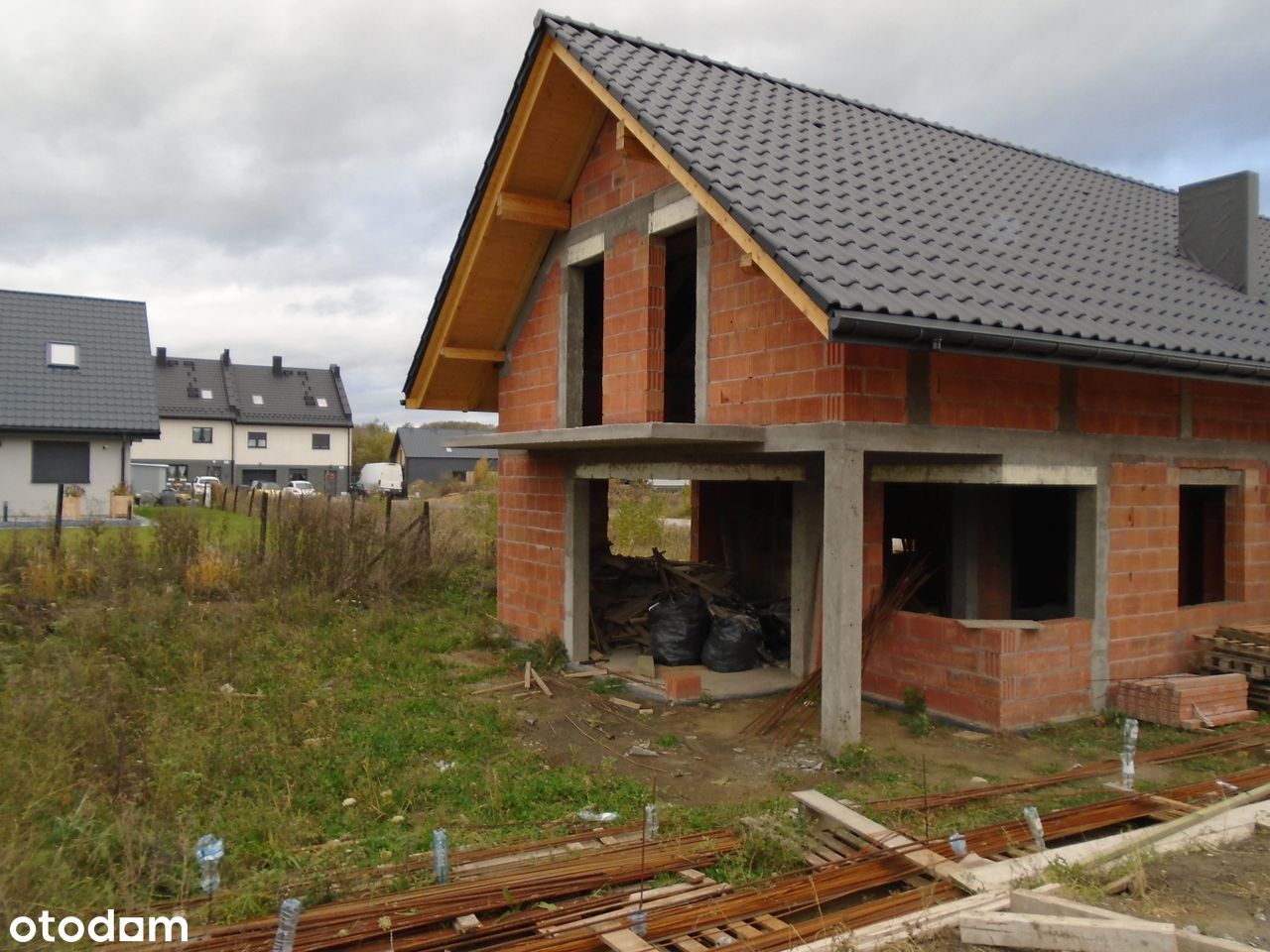 Wolnostojący na nowym atrakcyjnym osiedlu ul. Marii Dąbrowskiej