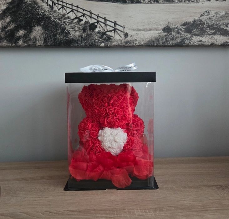 Walentynkowy prezent Miś z Róż wys. 24cm