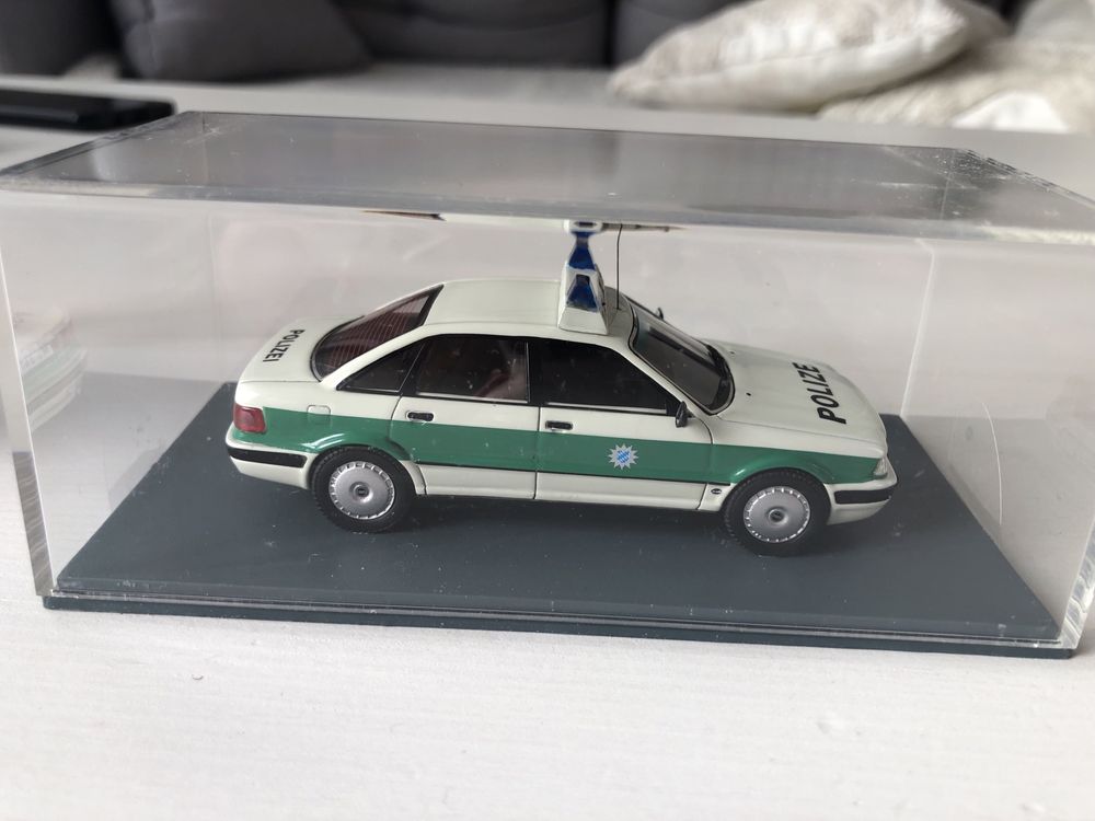 Model Audi 80 B4 Polizei skala 1:43 NEO 43353 Policja