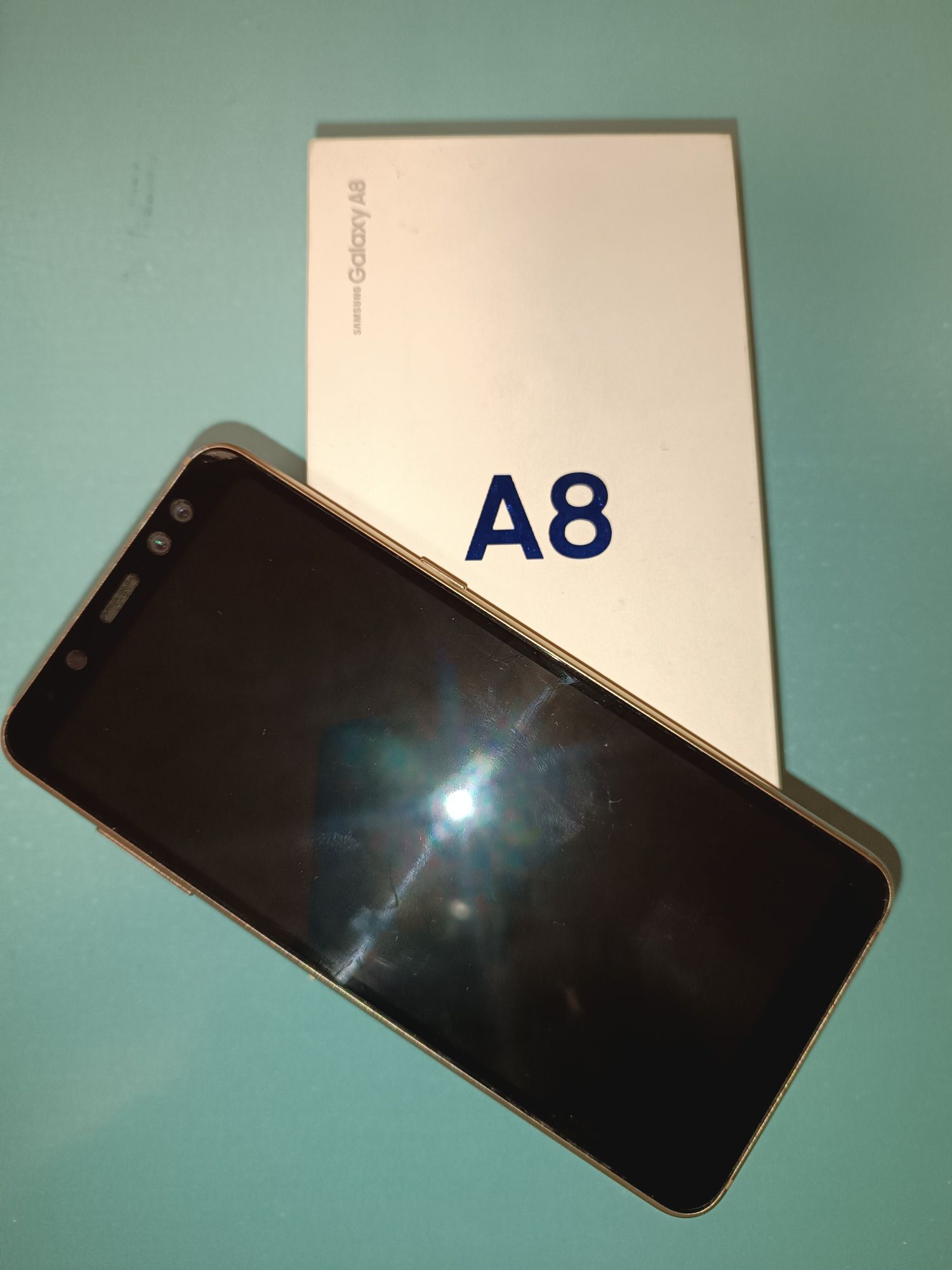 Продам Samsung A8