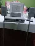 DVD com radio + 5 colunas (2 delas tem tripés) + sebufalo + comando
