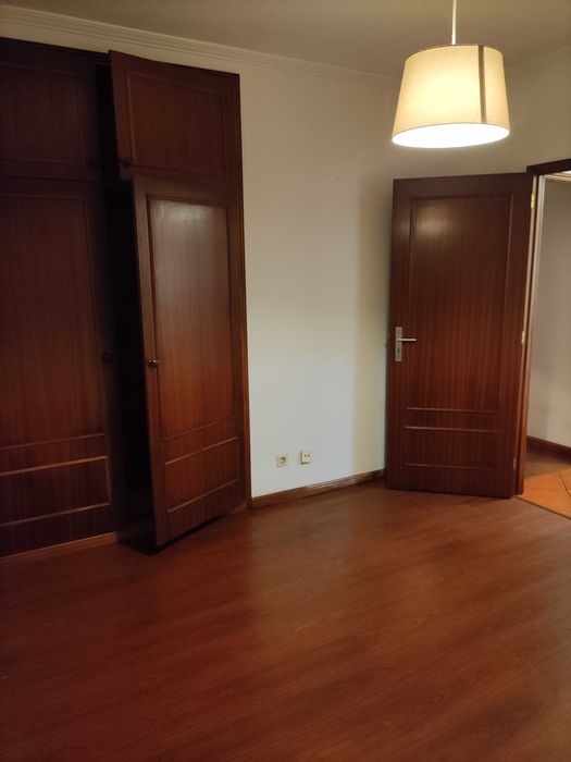 Ermesinde Arrendo T2 bom localizado de transporte público