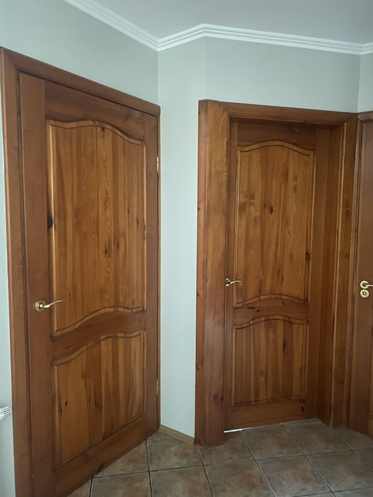 Sprzedam drzwi z litego drewna .