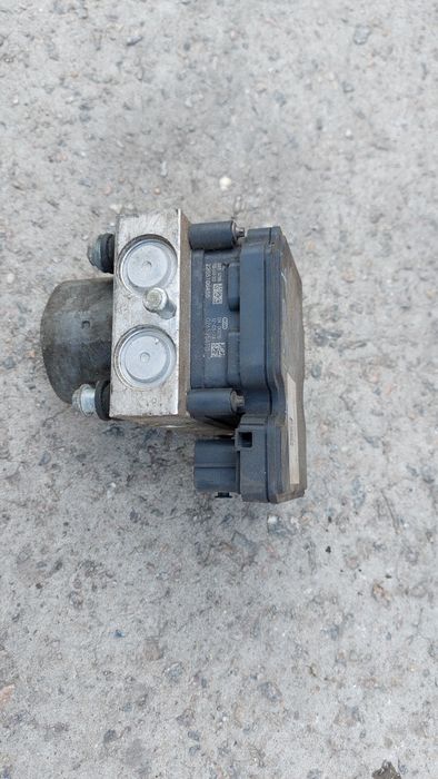 Tesla Model S блок управления и насос абс ABS