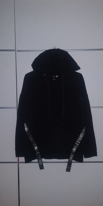 La..mu rozmiar 2 czarna bluza z kapturem 
Czarna zadbana bluza z kaptu