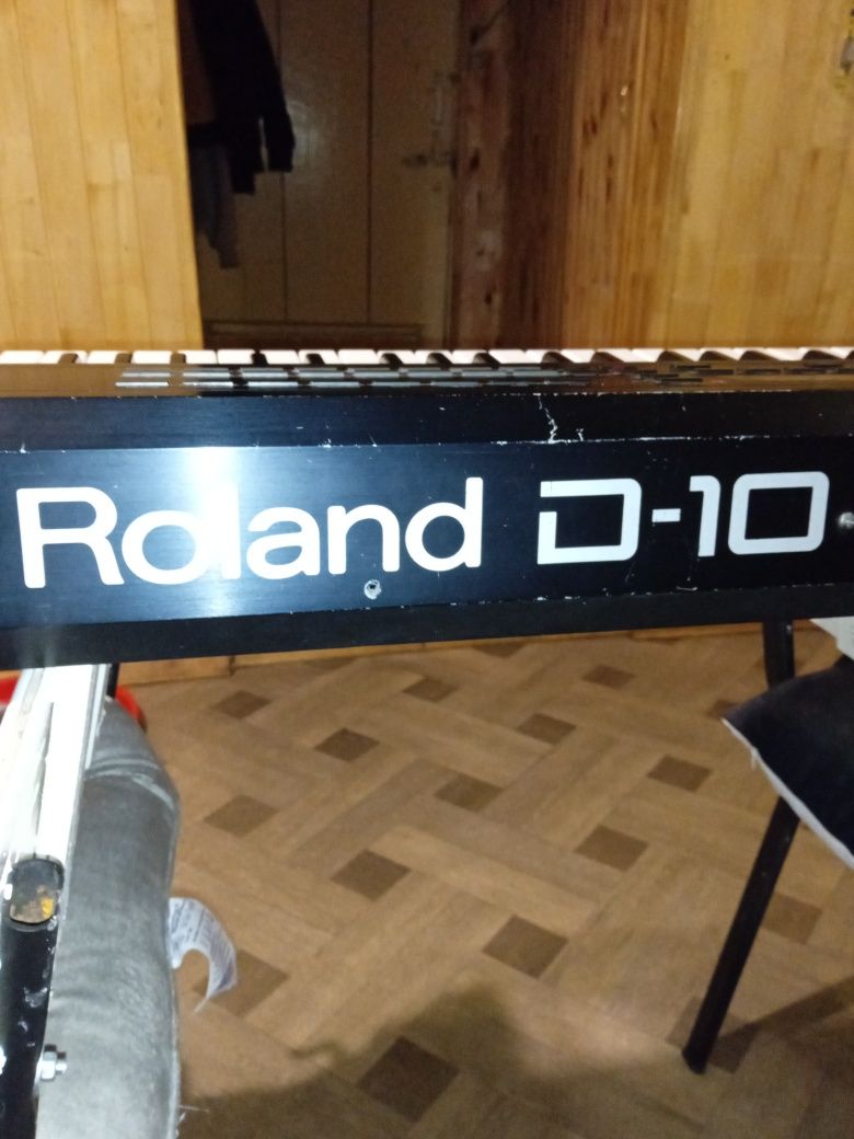 Продам профессиональный синтезатор Roland D10 в хорошем состоянии