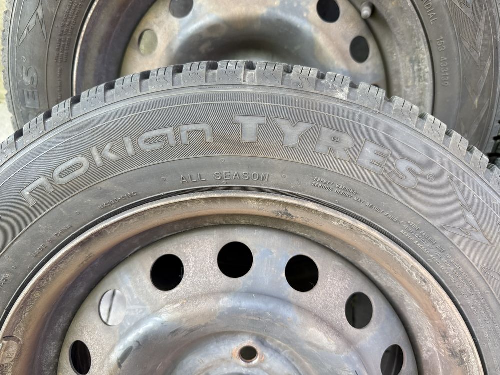Komplet opon Nokian Seasonproof 185/65R15 wielosezonowe + felgi stal