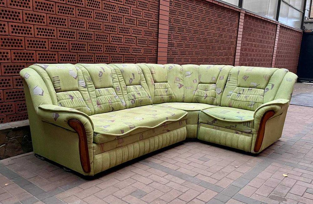 Шикарний м'який куточок в ідеальному стані. Тканина, що миється.