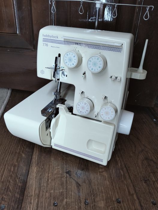 Продам оверлок Pfaff