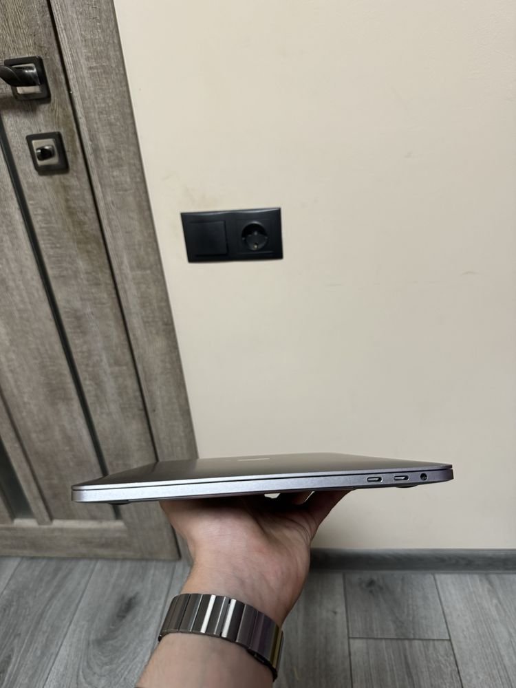Macbook pro 13 2019 core i5 16/256gb touchbar