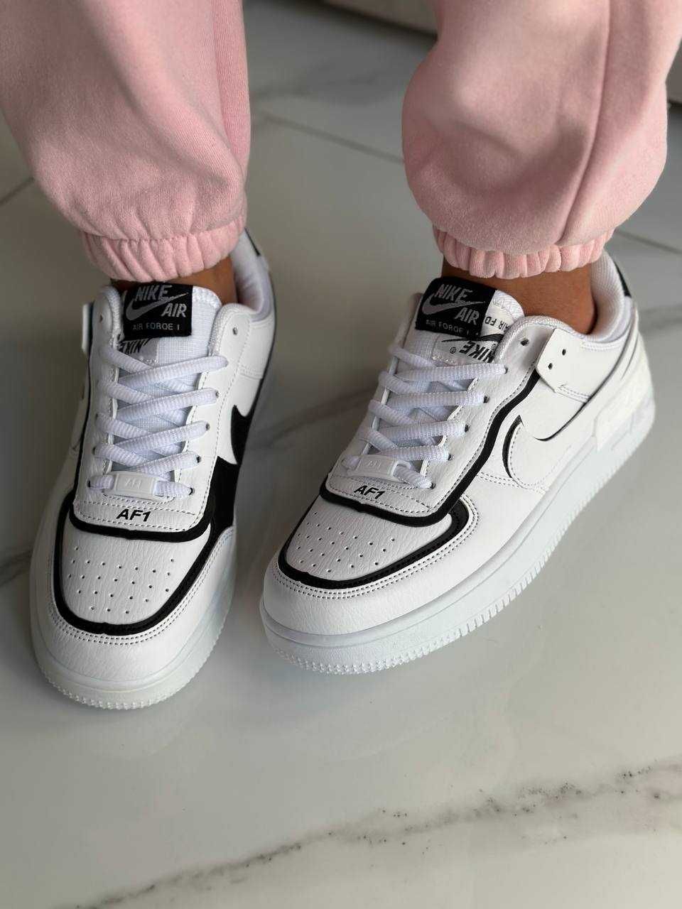 Жіночі кросівки Nike Air Force 1 білий з чорним 2305 ЗНИЖКА