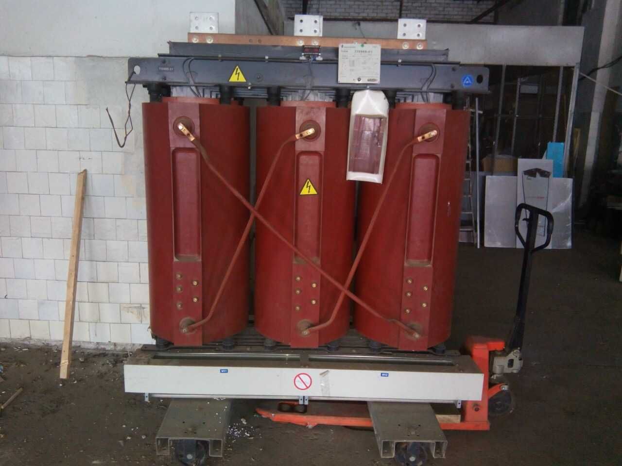 ПРОДАМ ТРАНСФОРМАТОРИ Schneider Еlectric (2 шт)