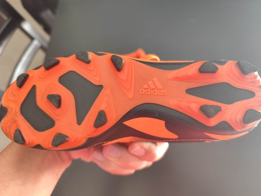 Chuteiras Adidas n°33 - Abrantes