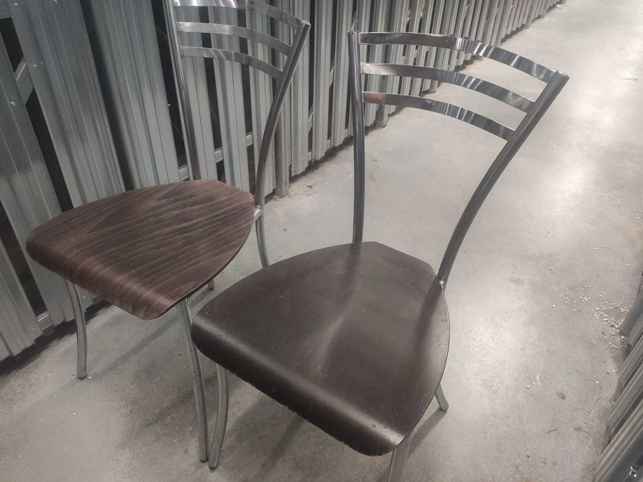 Krzesła metalowo-drewniane (2szt: stabilne)+Krzesełko IKEA dla dziecka