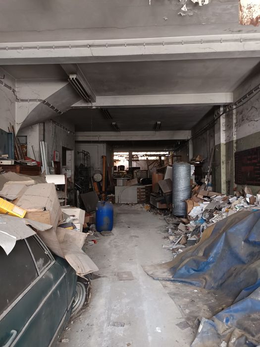 Excelente Armazém na zona industrial do Porto