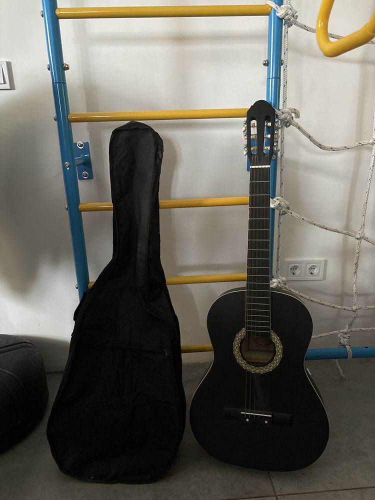 Gitara z pokrowcem