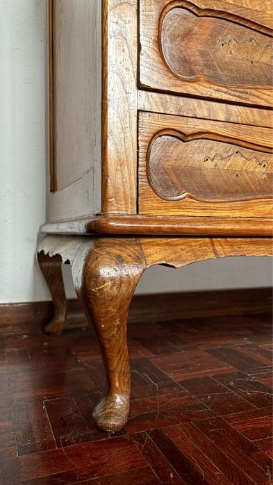 PREÇO NEGOCIÁVEL - Cómoda Antiga em Madeira Maciça + Espelho Vintage