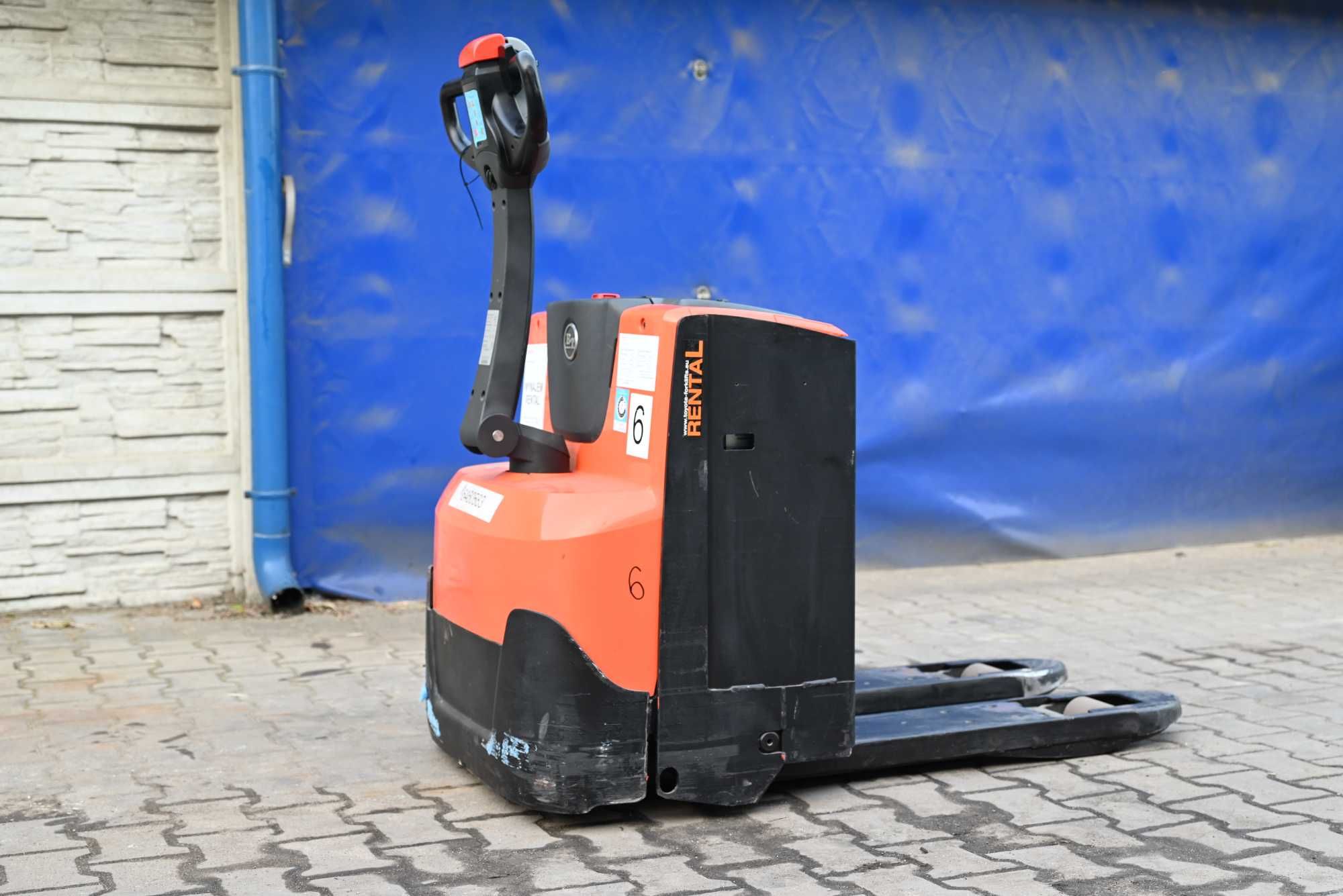 Paleciak elektryczny Toyota BT LWE 200  2000kg 80CM 2016rok FHP 400