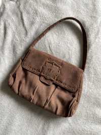 Маленька коричнева сумка багет клатч