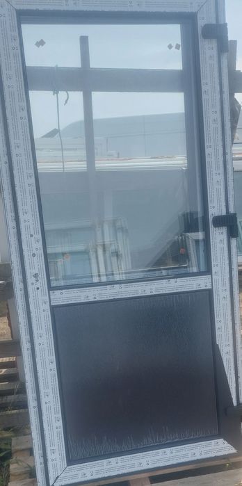 Drzwi zewnętrzne PCV do domu biura sklepu