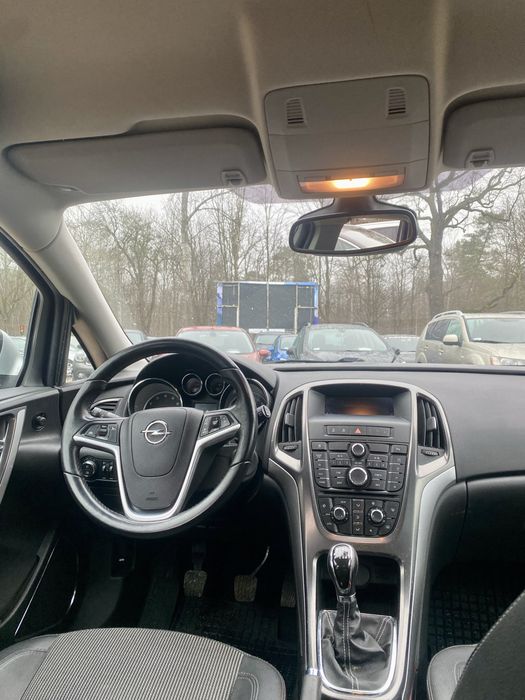 Opel Astra 2012 1.4T Hak!