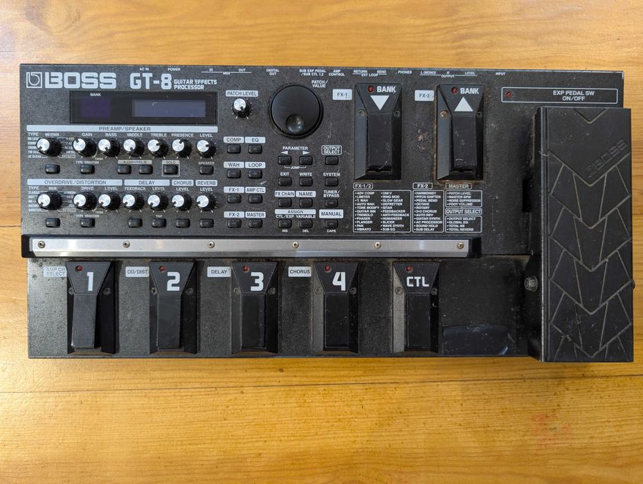 Pedaleira Multi-Efeitos BOSS GT-8 - Processador de Guitarra