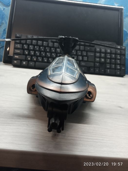 Продам вертоліт і екскаватор