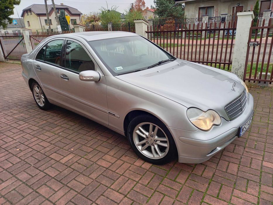 Mercedes C Klasa C180 stan wyjątkowy